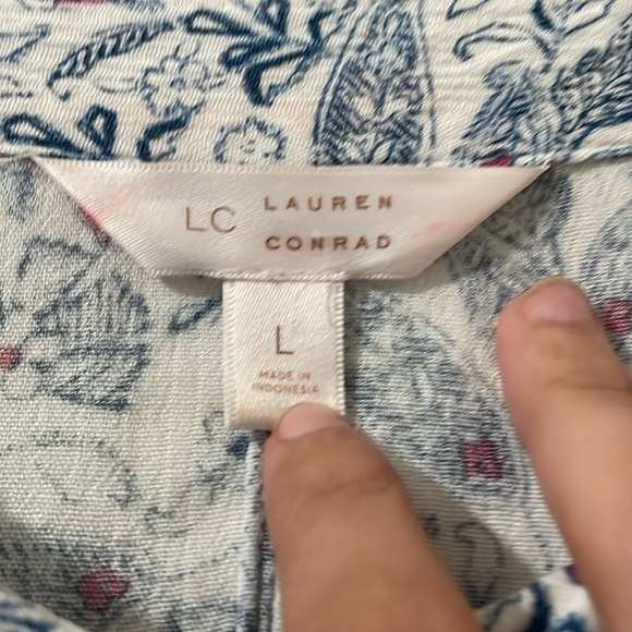 LC Lauren Conrad Blue and White Flutter Sleeve Blouse Size L - Picture 3 of 7